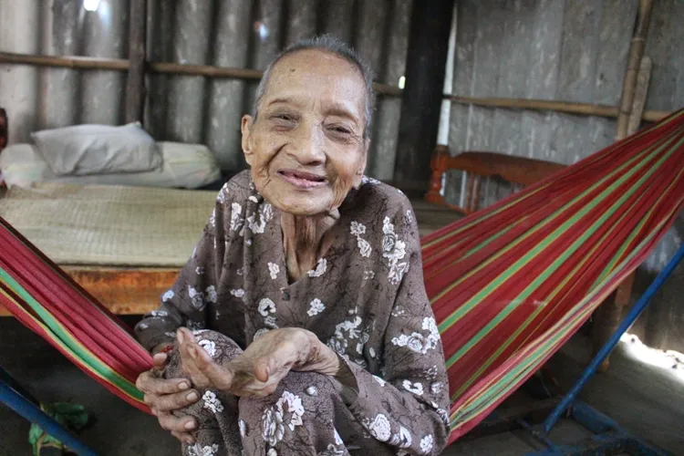 Cảnh nhà giản dị của cụ bà lớn tuổi nhất thế giới ảnh 3 Cảnh nhà giản dị của cụ bà lớn tuổi nhất thế giới ảnh 3