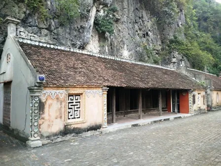 Những ngôi nhà cổ hàng trăm năm tuổi ở làng Việt cổ Cố Viên Lầu