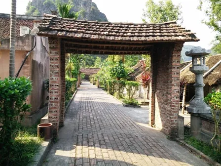 Đường làng, ngõ xóm, quán nước chè đều thể hiện không gian xưa