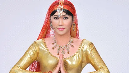 Những sao Việt không đẹp trai vẫn nổi tiếng ảnh 2 Hoài Linh giả gái vô cùng xinh đẹp
