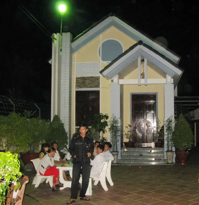 Nhà ông Tú sau khi xảy ra vụ trộm và công an đang khám nghiệm hiện trường - Ảnh: tư liệu CA Bạc Liêu