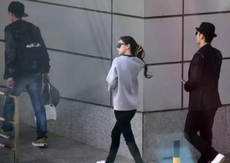 Angelababy theo Huỳnh Hiểu Minh về quê của anh để đăng ký kết hôn.