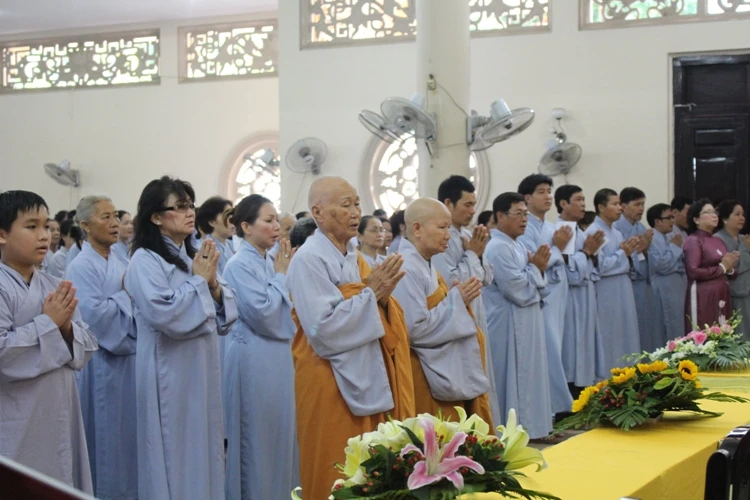 TP.HCM, Huế người dân đón mừng lễ Phật đản ảnh 18