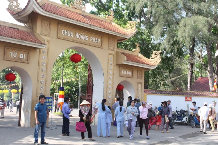 TP.HCM, Huế người dân đón mừng lễ Phật đản ảnh 16