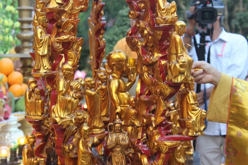 TP.HCM, Huế người dân đón mừng lễ Phật đản ảnh 21