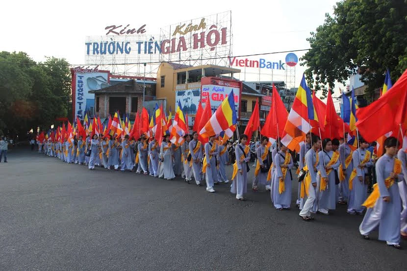 TP.HCM, Huế người dân đón mừng lễ Phật đản ảnh 26