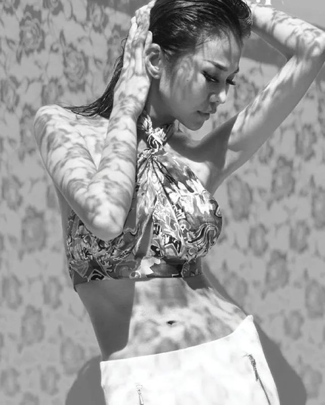 Thanh Hằng, chân dài, gợi cảm, ca sĩ ngực khủng,