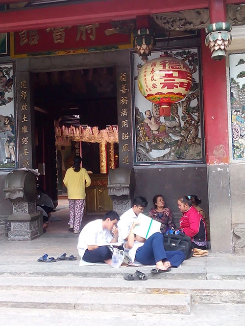 Ngày thi đầu tiên: Sĩ tử được chăm sóc đến... 'tận răng' ảnh 11 Ngày thi đầu tiên: Sĩ tử được chăm sóc đến... 'tận răng' ảnh 11