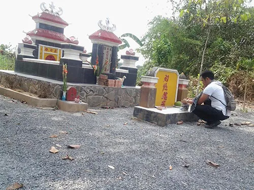 Lạ kỳ ngôi miếu dân lập thờ 'bà bóng' cô Hiên ảnh 5