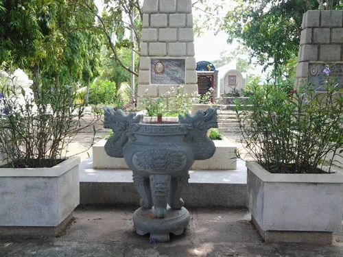 Linh thiêng khu cổ mộ Thượng đẳng thần Trần Thượng Xuyên ảnh 9 Linh thiêng khu cổ mộ Thượng đẳng thần Trần Thượng Xuyên ảnh 9