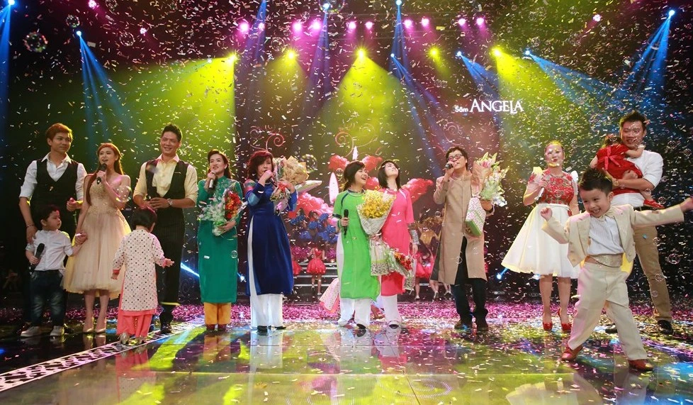 Bốn gia đình nghệ sĩ đã khiến cho sân khấu Dấu Ấn ngập tràn không khí gia đình.