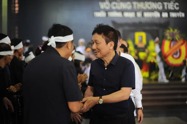 Nhiều nghệ sĩ tiễn đưa nhạc sĩ An Thuyên về đất mẹ ảnh 7 HUY-1784-7489-1436405863.jpg