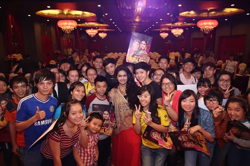 Mẹ và chồng 'Cô dâu 8 tuổi' đến Việt Nam ảnh 6 1-1567-1419205764.jpg