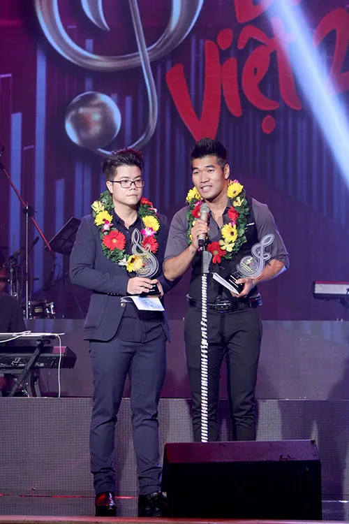 Hồ Quỳnh Hương nghẹn ngào hát tưởng nhớ nhạc sĩ An Thuyên ảnh 9 Hồ Quỳnh Hương nghẹn ngào hát tưởng nhớ nhạc sĩ An Thuyên ảnh 9