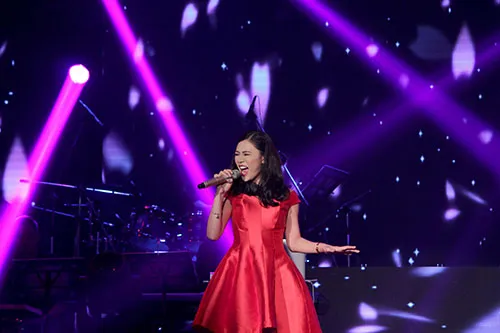 Hồ Quỳnh Hương nghẹn ngào hát tưởng nhớ nhạc sĩ An Thuyên ảnh 6 Hồ Quỳnh Hương nghẹn ngào hát tưởng nhớ nhạc sĩ An Thuyên ảnh 6