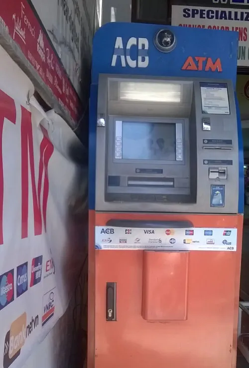 Bắt nhóm người nước ngoài dùng ATM giả để rút trộm tiền ảnh 1 Bắt nhóm người nước ngoài dùng ATM giả để rút trộm tiền ảnh 1