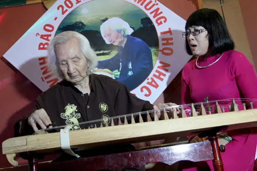 Nhạc sư Vĩnh Bảo đờn xuất thần trong đêm mừng thọ 98 tuổi ảnh 11