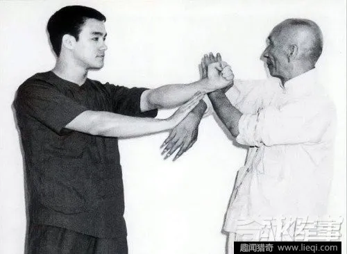 Diệp Vấn truyền đạt quyền cước của phái cho đệ tử họ Lý. Sau này, bên cạnh nghiệp điện ảnh, anh cũng mở võ quán giống sư phụ.