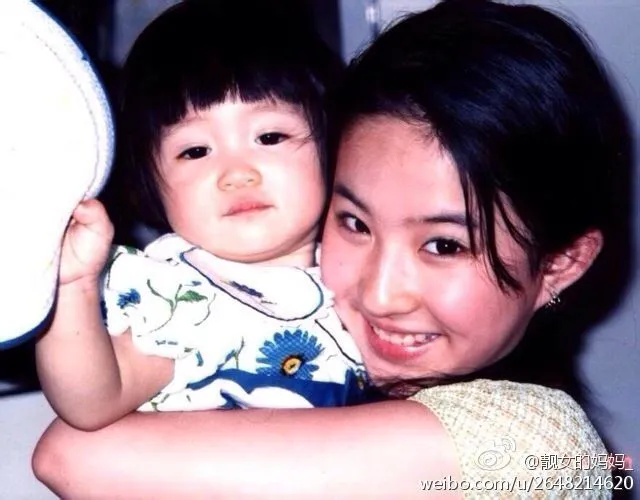 Vẻ đẹp ngây thơ thuần khiết của Lưu Diệc Phi tuổi 13. Vẻ đẹp ngây thơ thuần khiết của Lưu Diệc Phi tuổi 13.