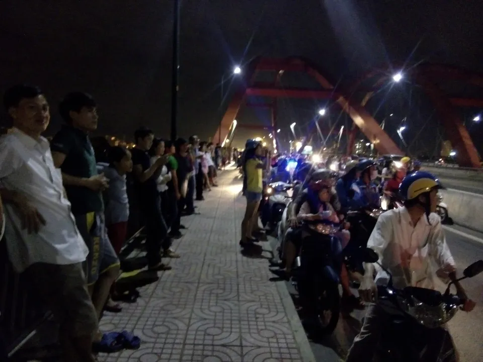 TP.HCM: Người dân háo hức xem pháo hoa ảnh 18