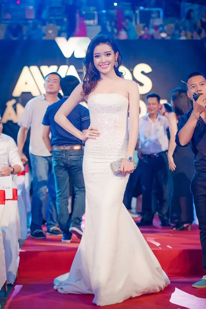 Á hậu Huyền My bất ngờ nhận giải Ấn tượng VTV