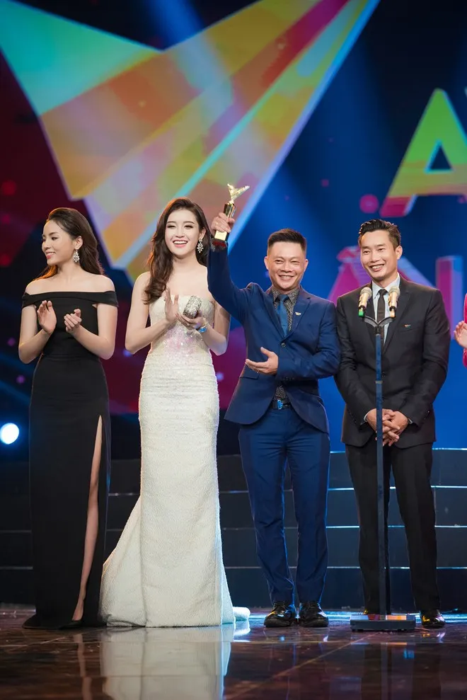 Trấn Thành đoạt 2 giải của Ấn tượng VTV 2015 ảnh 11 Á hậu Huyền My bất ngờ nhận giải Ấn tượng VTV