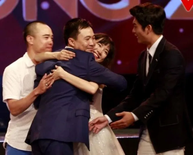 Trấn Thành đoạt 2 giải của Ấn tượng VTV 2015 ảnh 3 Ê kíp tuổi thanh xuân nhận giải phim mới ấn tương - Ảnh: VTV