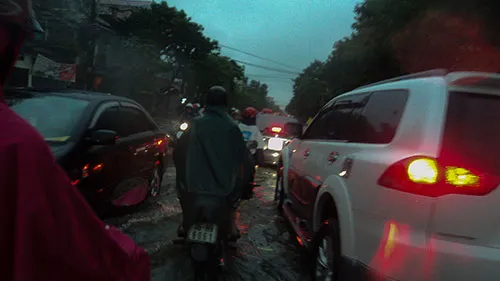 Lần đầu tiên trung tâm TP. Hải Phòng ngập lụt do mưa kéo dài ảnh 5 Lần đầu tiên trung tâm TP. Hải Phòng ngập lụt do mưa kéo dài ảnh 5