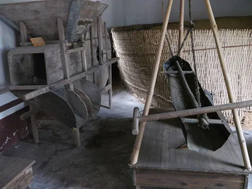 Nơi lưu giữ nhiều nông cụ xa xưa trên dải đất miền Trung ảnh 18 Nơi lưu giữ nhiều nông cụ xa xưa trên dải đất miền Trung ảnh 18