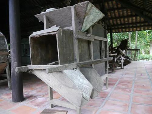 Nơi lưu giữ nhiều nông cụ xa xưa trên dải đất miền Trung ảnh 9