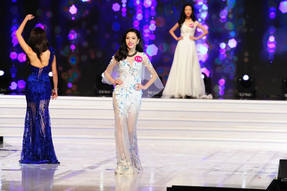 Đêm nay ai đăng quang Hoa hậu Hoàn vũ 2015? ảnh 17