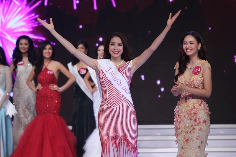 Phạm Thị Hương lên ngôi Hoa hậu Hoàn vũ 2015 ảnh 3