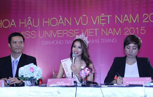 Tân Hoa hậu Phạm Thị Hương không trả lời việc phẫu thuật thẩm mỹ ảnh 2 Tân Hoa hậu Phạm Thị Hương không trả lời việc phẫu thuật thẩm mỹ ảnh 2