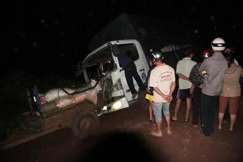 Xe tải mất thắng tông xe máy cày, 5 người trọng thương ảnh 1 Xe tải mất thắng tông xe máy cày, 5 người trọng thương ảnh 1