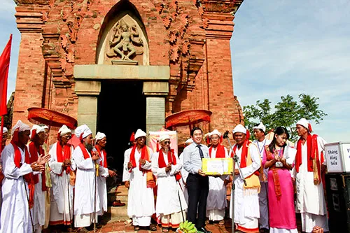 Tắm tượng thần tại lễ hội Katê 2015 ảnh 9