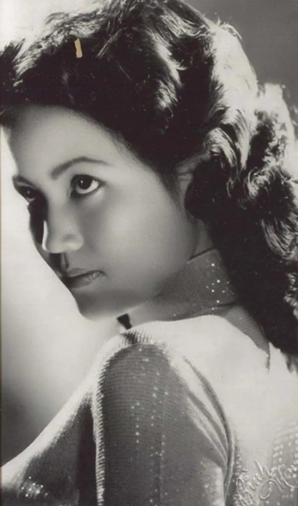 Trong thập niên 1960, bà cũng xuất hiện trong các bộ phim của Mỹ như A Yank in Vietnam (1964) và Operation C.I.A. (1965) (diễn chung với Burt Reynolds). Kiều Chinh là diễn viên chính và cũng là người sản xuất bộ phim về chiến tranhNgười tình không chân dung (1971), cuốn phim sau này đã được tái bản và trình chiếu trong Đại hội Điện ảnh Việt Nam Quốc tế tại Mỹ năm 2003. Trong thập niên 1960, bà cũng xuất hiện trong các bộ phim của Hoa Kỳ như A Yank in Vietnam (1964) và Operation C.I.A. (1965) (diễn chung với Burt Reynolds). Kiều Chinh là diễn viên chính và cũng là người sản xuất bộ phim về chiến tranh Người tình không chân dung (1971), cuốn phim sau này đã được tái bản và trình chiếu trong Đại hội Điện ảnh Việt Nam Quốc tế tại Hoa Kỳ năm 2003.