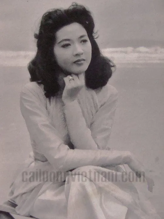 Năm 1978, sự ra đi bất ngờ của bà sau một vụ sát hại đã để lại niềm thương tiếc cho rất nhiều khán giả ái mộ mình. Cho đến tận bây giờ, khi nói đến NSƯT Thanh Nga, công chúng vẫn nhắc đến bà như một nữ nghệ sỹ tài sắc vẹn toàn bậc nhất trong làng nghệ thuật sân khấu miền Nam.