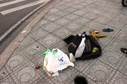 Người phụ nữ nhập viện, nghi do hai tên cướp tông xe ảnh 2 Người phụ nữ nhập viện, nghi do hai tên cướp tông xe ảnh 2