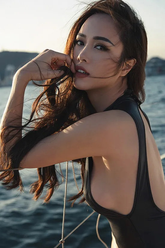 vu-ngoc-anh-nong-bong-tren-du-thuyen-o-bien-busan-11