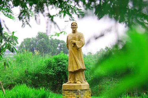 Vườn tượng danh nhân ở làng đại học ảnh 13