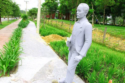 Vườn tượng danh nhân ở làng đại học ảnh 14