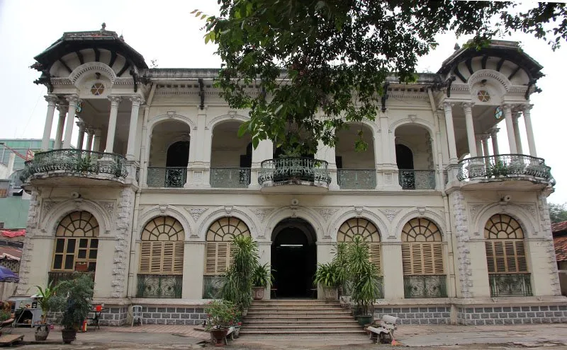 tòa nhà 35 triệu usd, nhà cổ, biệt thự