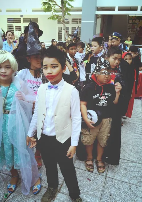 sao-viet-goi-y-trang-phuc-halloween-cho-be-1