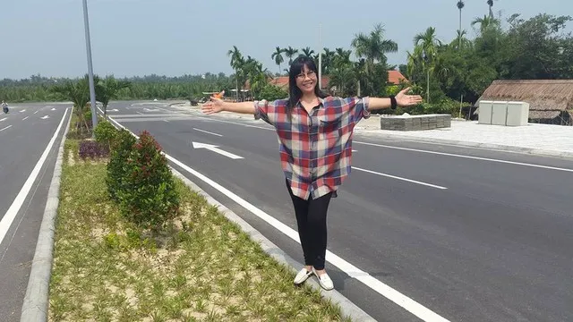 Cũng vì trải qua quá nhiều cuộc phẫu thuật với tình trạng cột sống luôn trong tình trạng “báo động” nên bác sỹ khuyên Ánh Tuyết không nên sinh thêm con bởi sinh con sẽ rất nguy hiểm đến tính mạng. Điều này khiến vợ chồng giọng ca “Ôi, mê ly” hết sức đau lòng vì trước đó Ánh Tuyết rất mong có nhiều con. Tuy nhiên, vì không còn cách nào khác nên chị đành phải chấp nhận. Bây giờ, vợ chồng Ánh Tuyết dành mọi tình yêu thương cho cậu con trai duy nhất.