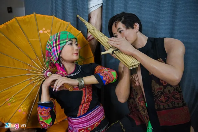 Đến sân khấu lấy so đo Hoài Linh để làm tượng sáp