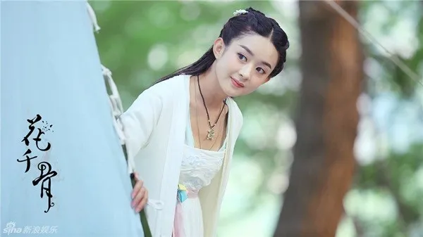 “Hoa Thiên Cốt” Triệu Lệ Dĩnh thuộc top sao nữ bị yêu cầu nên rút khỏi làng giải trí. Cô bị cáo buộc thẩm mỹ, nói dối tên tuổi và trình độ bản thân. Một vài nguồn tin nội bộ tiết lộ Triệu Lệ Dĩnh là phụ nữ đa tình, có mới nới cũ. Năm xưa cũng vì Trần Hiểu, cô sẵn sàng bỏ rơi tài tử Cao Tử Kỳ (hiện là chồng Chae Rim). “Hoa Thiên Cốt” Triệu Lệ Dĩnh thuộc Top sao nữ bị yêu cầu nên rút khỏi làng giải trí. Cô bị cáo buộc thẩm mỹ, nói dối tên tuổi và trình độ bản thân. Một vài nguồn tin nội bộ tiết lộ, Triệu Lệ Dĩnh là phụ nữ đa tình, có mới nới cũ. Năm xưa cũng vì Trần Hiểu, cô sẵn sàng bỏ rơi tài tử Cao Tử Kỳ (hiện là chồng Chae Rim).