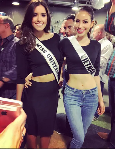 nhan-sac-pham-huong-duoc-tap-chi-thuy-si-ca-ngoi-6