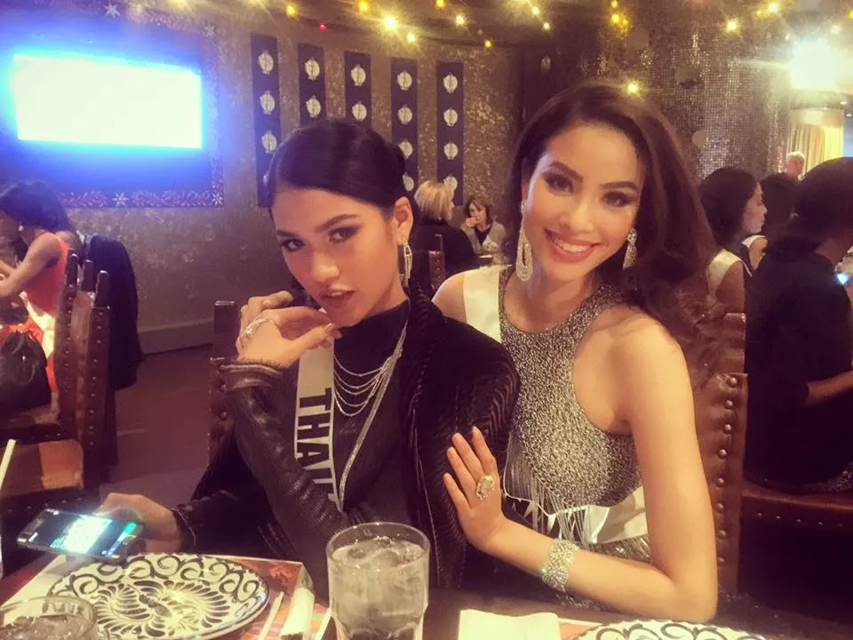 Hoa hậu Phạm Hương và người bạn cùng phòng là hoa hậu Thái Lan khá thân thiết.