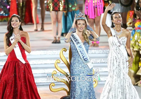 tay-ban-nha-dang-quang-hoa-hau-the-gioi-2015-2