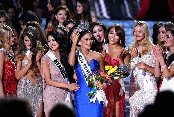 phut-dang-quang-co-mot-khong-hai-cua-hoa-hau-philippines-10